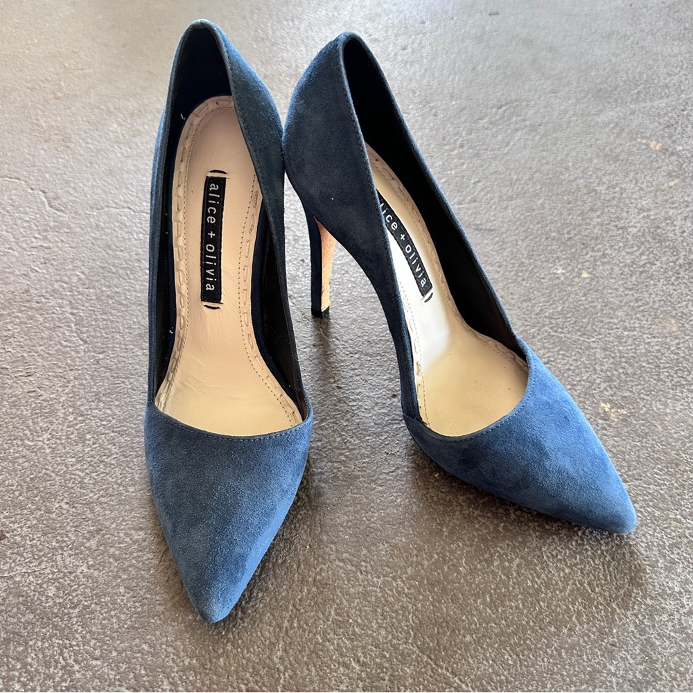 ALICE + OLIVIA Dina Navy Blue‎ Suede Heels Sz 37
